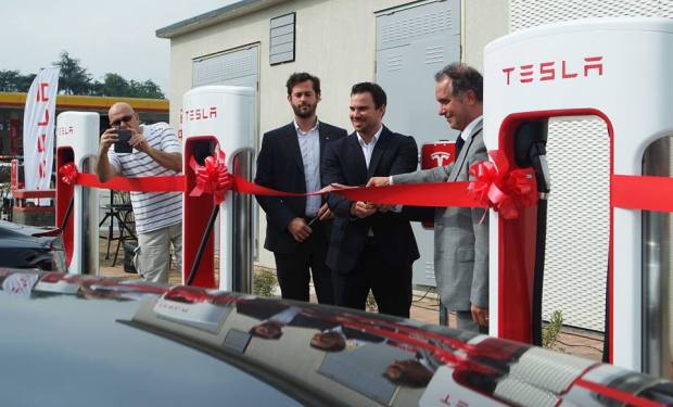 tesla_1st_supercharger_italy