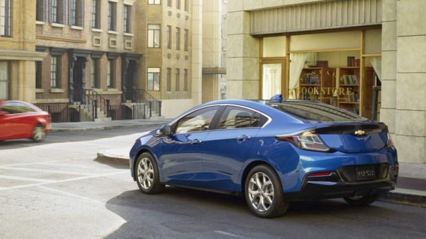Chevrolet_Volt2016