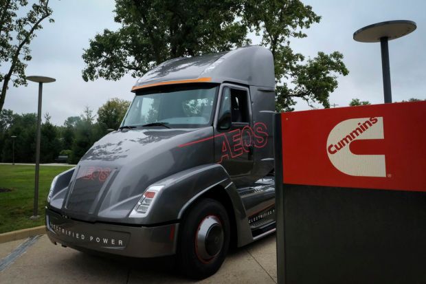 cummins-aeos-electric-tractor