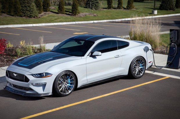 ford-mustang_lithium_concept-2019-1600-02