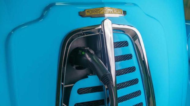 PLUG_Morris-Commercial-JE